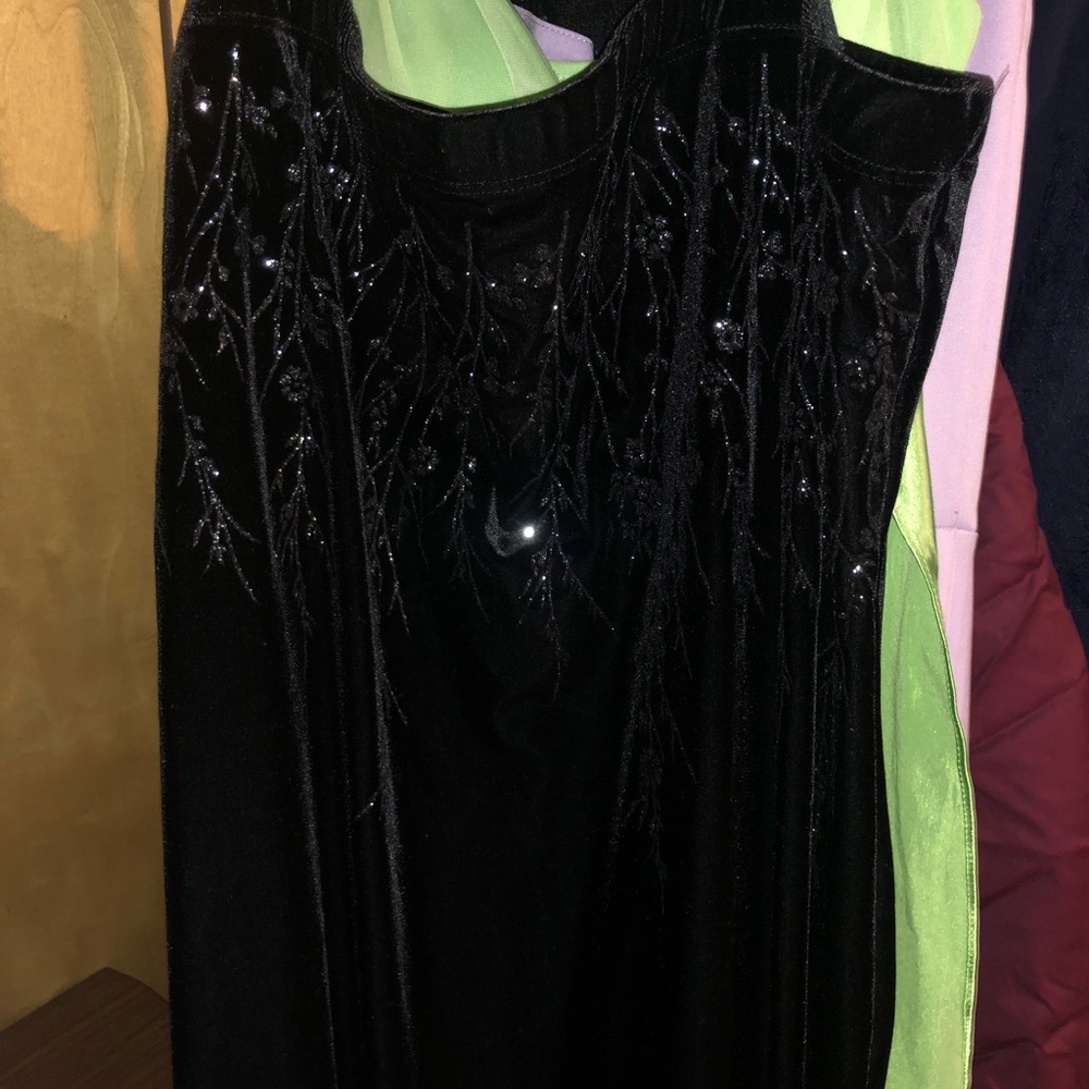 Dress - Picture 3 of 4